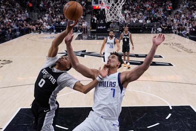 With only 8 healthy players, Mavericks rally to defeat Spurs 133-129 to snap 5-game skid
