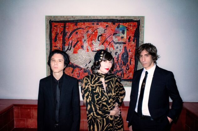 Yeah Yeah Yeahs Announce Intimate Theater Tour