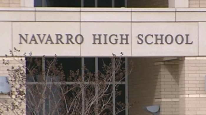 2 students arrested, accused of concealing loaded gun at Navarro High School campus, authorities say