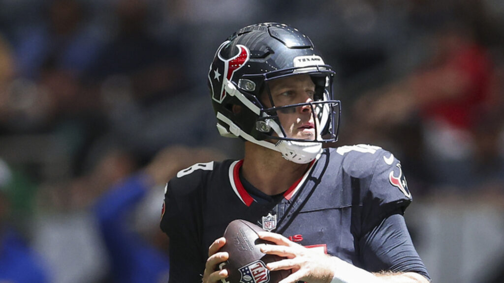 Bears signing Case Keenum could aid growth of Caleb Williams