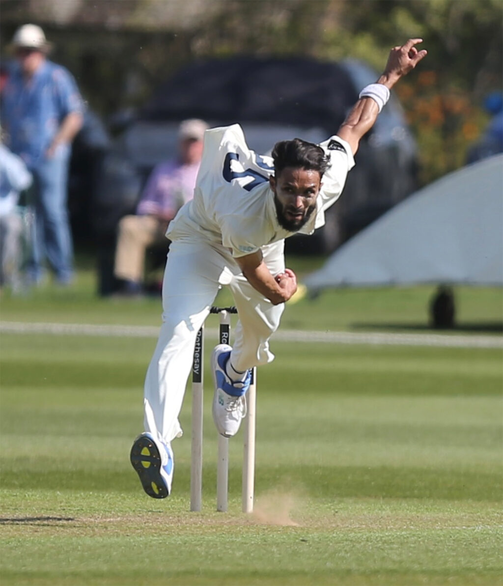 Bowlers on top as Crawley's misery continues at Canterbury