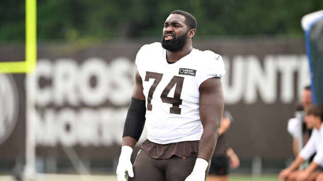 Cowboys add more OL depth before draft, sign 2020 draft pick