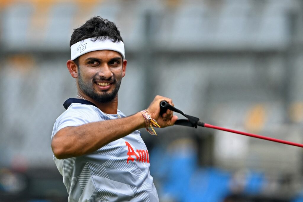 GT pick Shanaka as replacement for injured Phillips