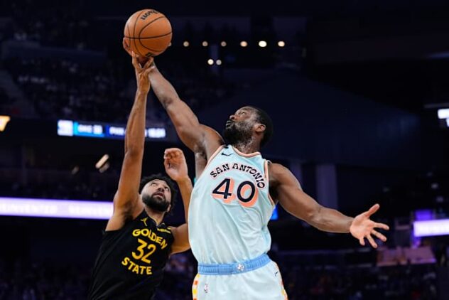 Harrison Barnes swishes 3-pointer at the buzzer as Spurs stun Warriors with 114-111 win