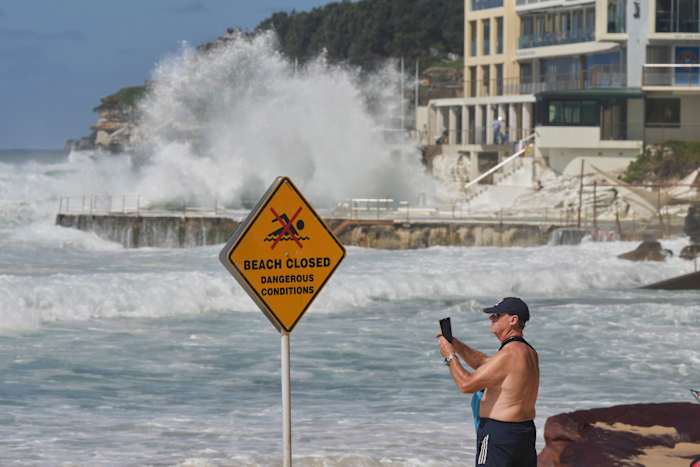 High waves cause damage on Sydney waterfront