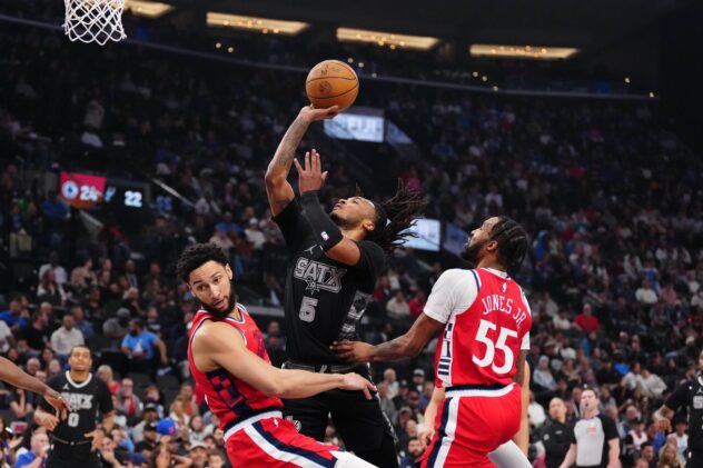 Highlights: Spurs gritted their way in attempts to play playoff spoiler