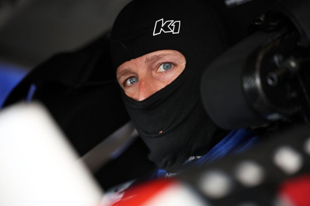 Kasey Kahne's return hindered by early wreck with Katherine Legge