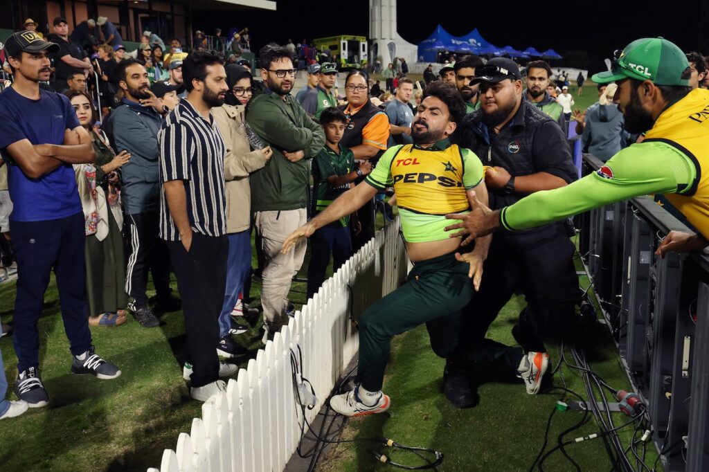 Khushdil Shah involved in crowd trouble during NZ-Pakistan ODI at Mount Maunganui
