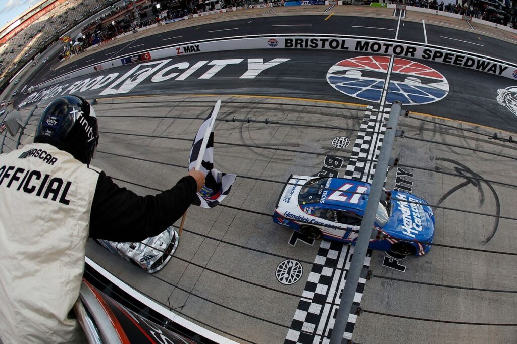 Kyle Larson scores dominant NASCAR Xfinity win at Bristol