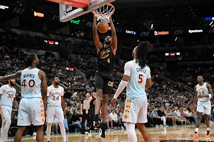Mitchell, Mobley help Cavaliers beat Spurs 114-113, close within a game of sealing East’s best mark