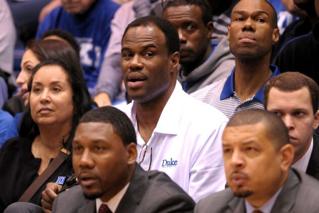 Open Thread: David Robinson welcomed Duke to the Spurs practice facility