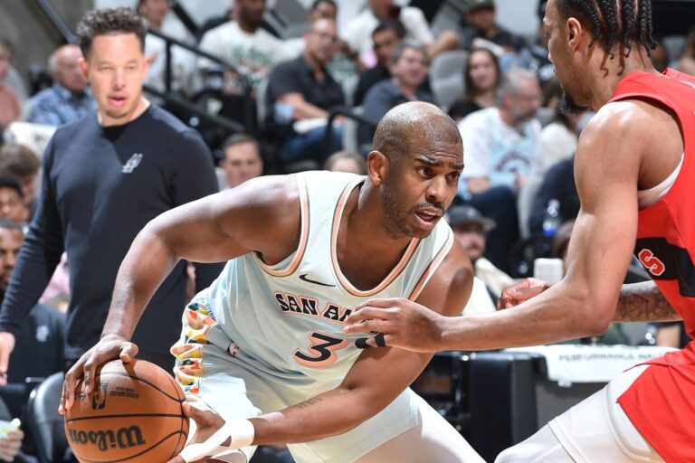 Spurs use thrilling second-half comeback to end season with win over the Raptors