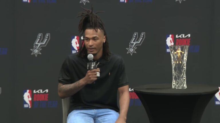 WATCH: San Antonio Spurs guard Stephon Castle receives NBA Rookie of the Year award