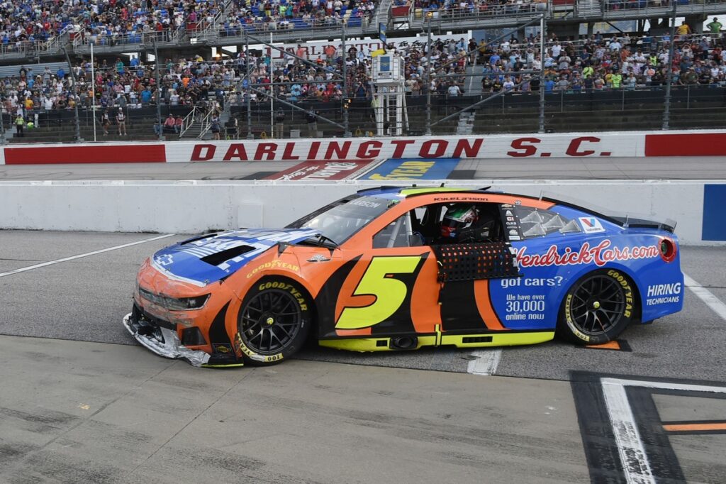 Who's at fault in the incident between Bubba Wallace and Kyle Larson?