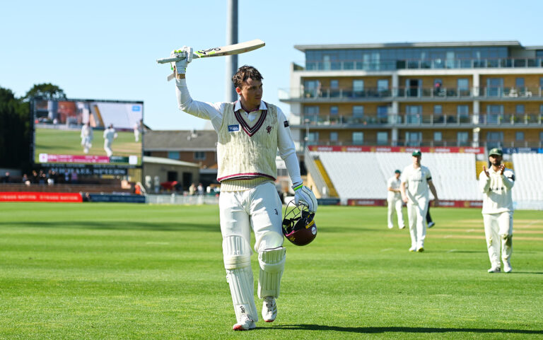 Worcestershire battle for survival after Tom Banton 371