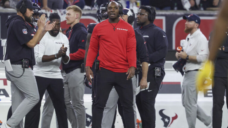 DeMeco Ryans reveals that the first day of rookie minicamp for the Texans is much simpler than you may think