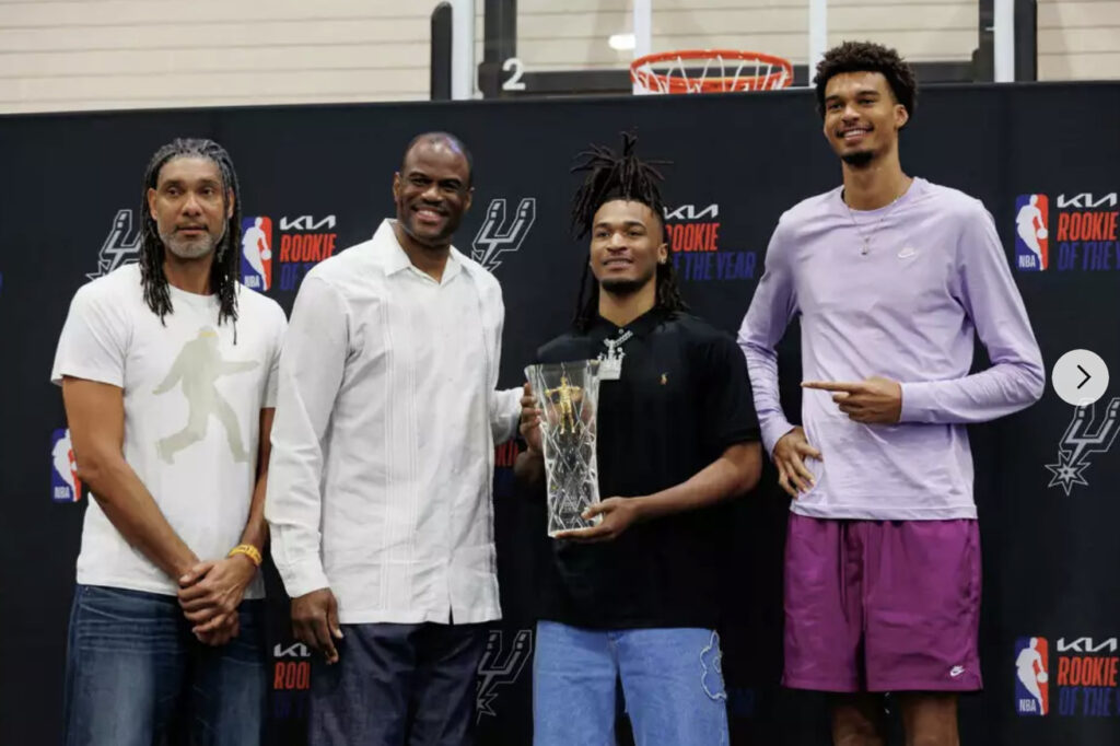Open Thread: Stephon Castle received his Rookie of the Year Award from some familiar faces