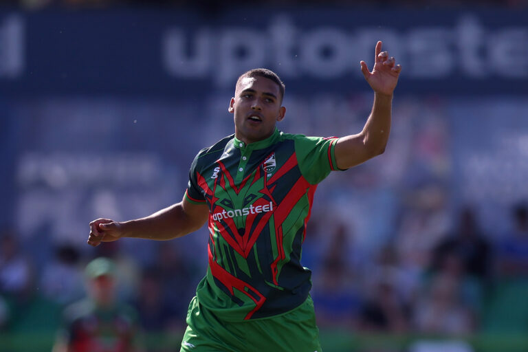 Leicestershire get back on track as Mike return sets up six-wicket in