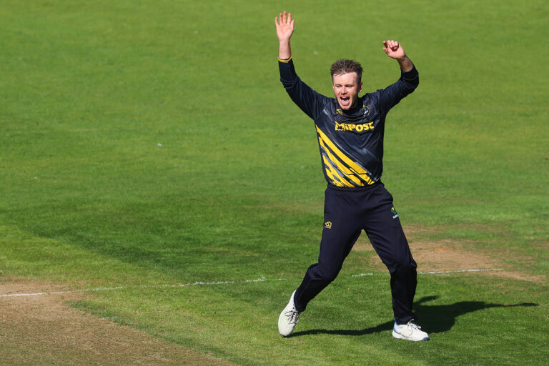 Tribe, Kellaway extend Gloucestershire's winless title defence