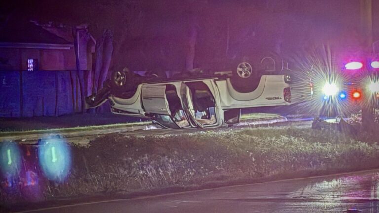 Woman dead, 2 children hospitalized in crash on Northeast Side, SAPD says