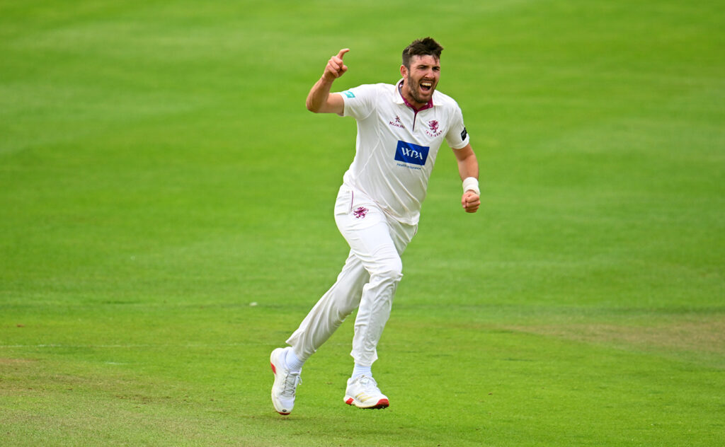 Craig Overton leaves Durham overwhelmed on 22-wicket day