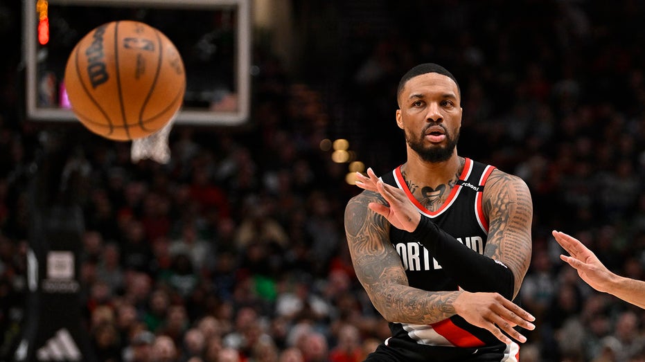 Damian Lillard reacts to reunion with Trail Blazers after abrupt end to run with Bucks