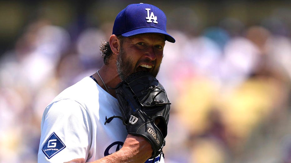 Dodgers' Clayton Kershaw throws tantrum in dugout after tough outing vs Brewers