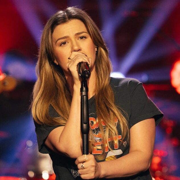 Kelly Clarkson Debuts Chopped Bob Hair Transformation