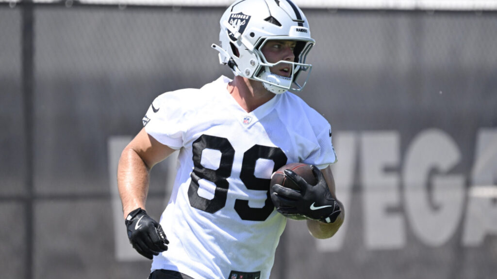 Las Vegas Raiders' Brock Bowers just proved why he may also be the best tight end off the field, too