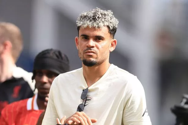 Luis Diaz sent direct transfer advice with telling verdict on Liverpool salary