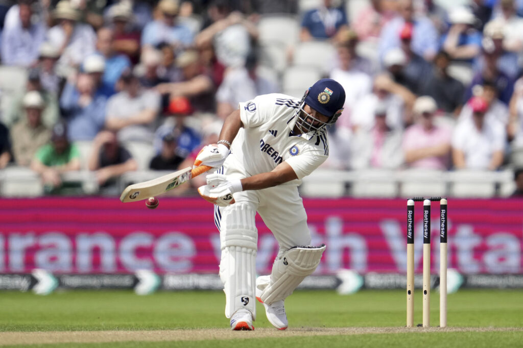 Pant bats with fractured foot to add crucial runs at Old Trafford