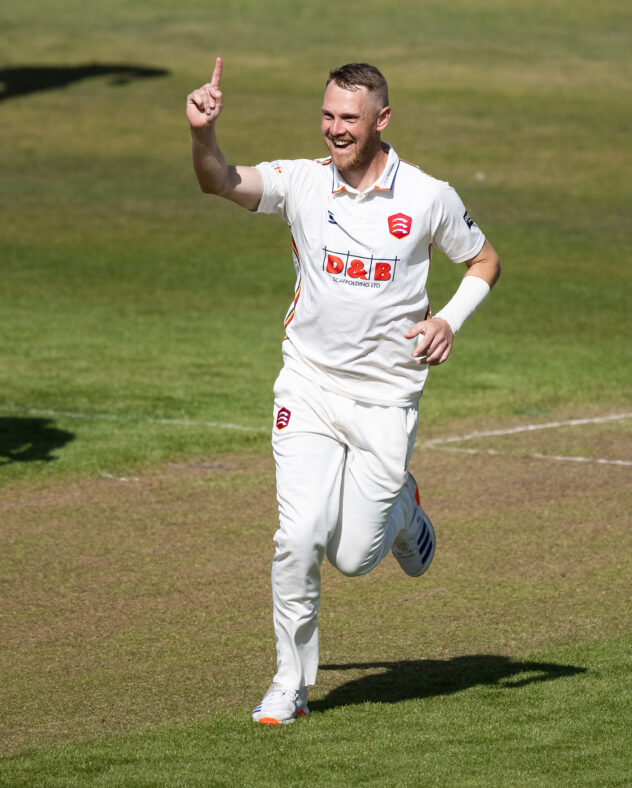 Porter four-for puts Sussex on the back foot