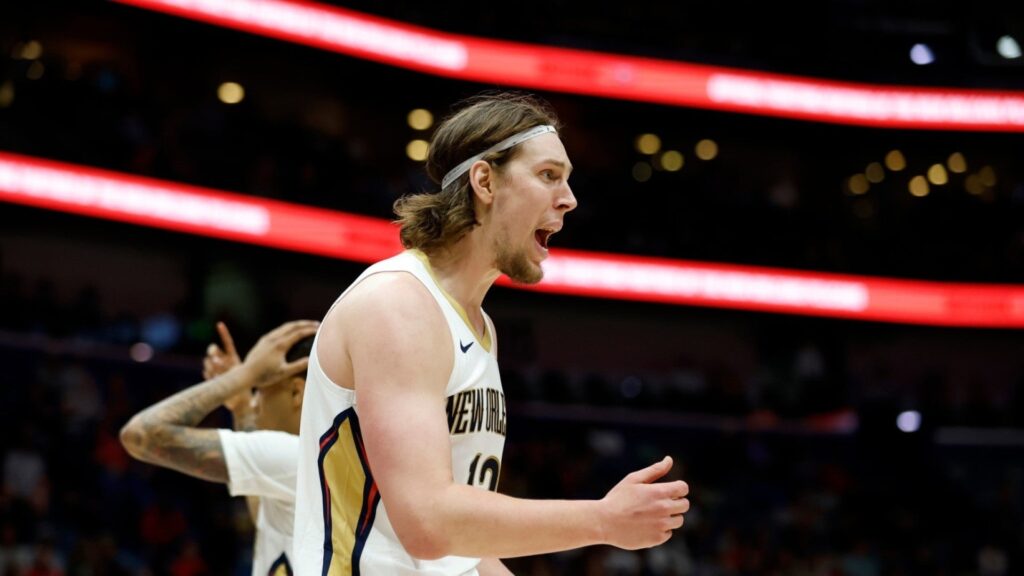 Report: Spurs add frontcourt depth, acquire Kelly Olynyk from Washington