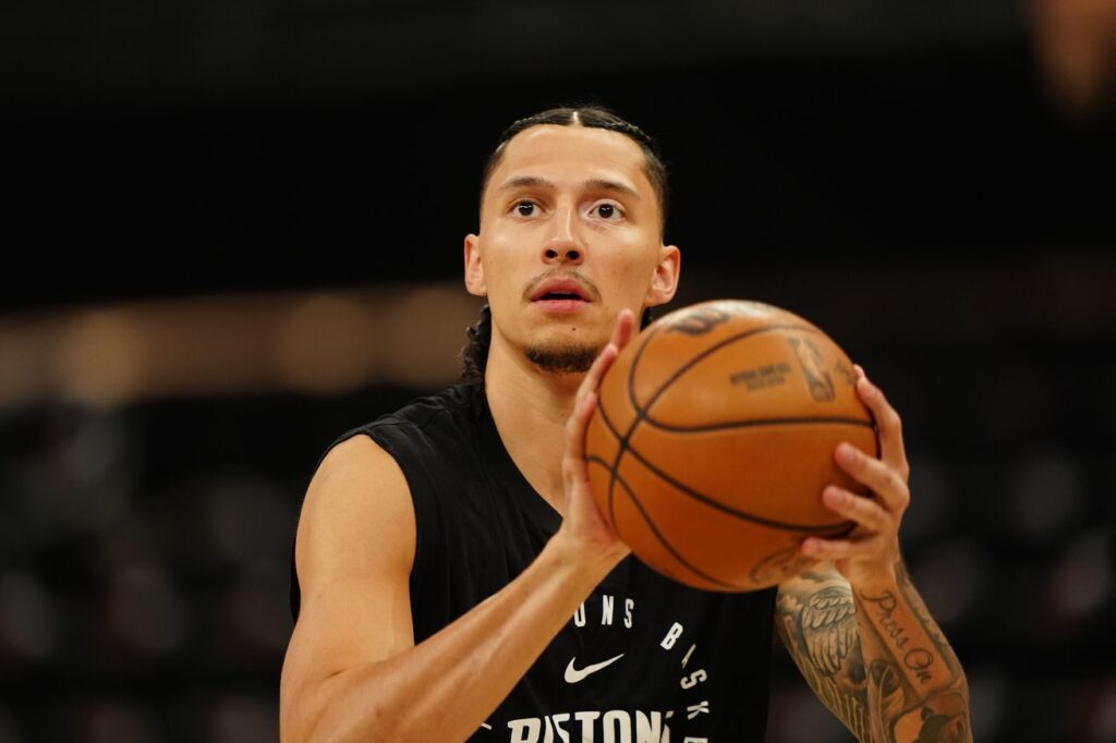 Report: Spurs sign Lindy Waters III to one-year deal