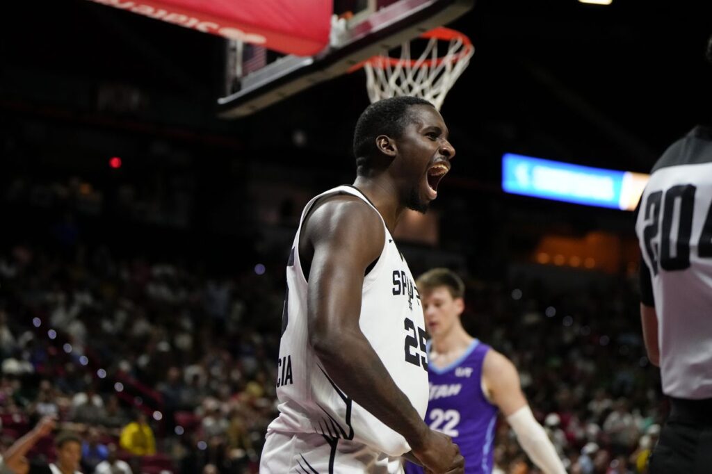 Report: Spurs to sign David Jones-Garcia to two-way contract