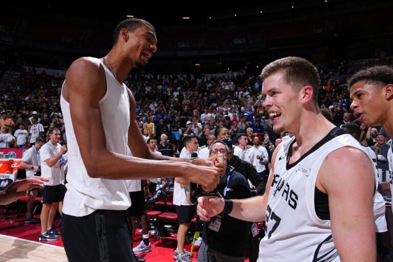 Riley Minix hits overtime game winner as the Spurs beat the Jazz