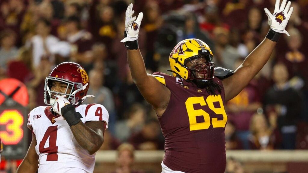 Texans agree to deal with rookie OT Aireontae Ersery