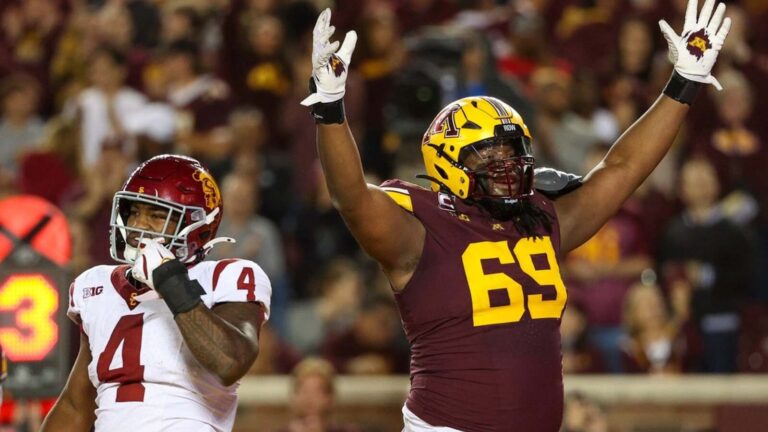 Texans agree to deal with rookie OT Aireontae Ersery