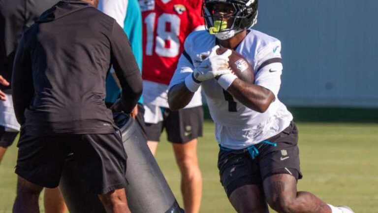 2 Jaguars players who have fallen out of favor with Jacksonville's coaching staff named among top NFL trade candidates