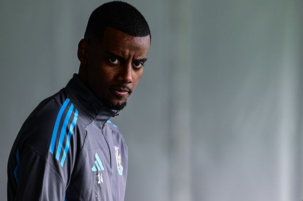 Alexander Isak salary demands compared to Hugo Ekitike and Liverpool's highest earner