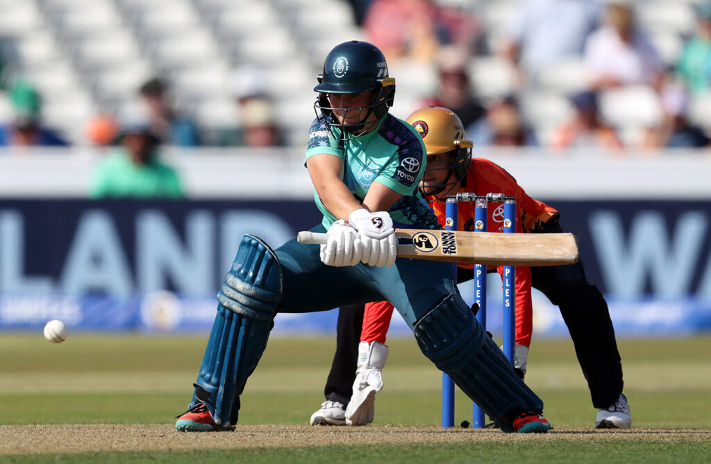 Alice Capsey downs Phoenix for Invincibles' first win of the campaign