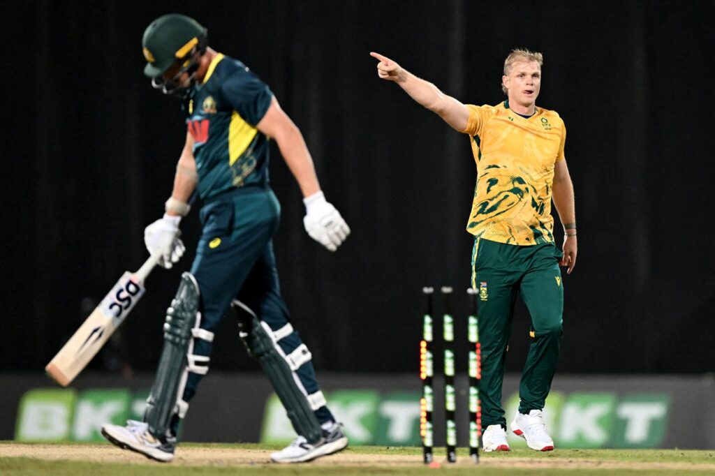 Bosch handed demerit point for Dwarshuis send-off in second T20I