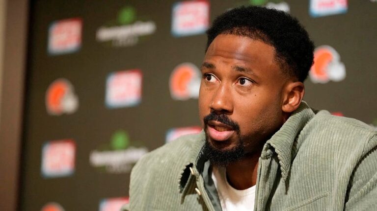 Browns' Myles Garrett shuts down reporters asking about speeding ticket: 'Ask a different question'