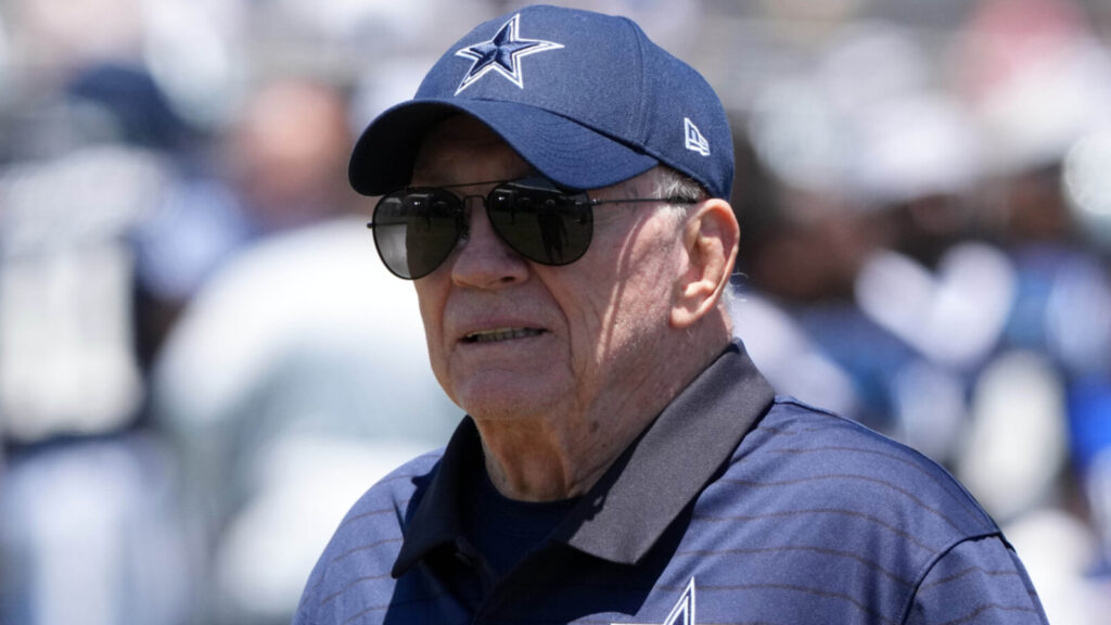 'Doing nothing is not an option' - Hall of Famer inserts himself into Micah Parsons saga in a way that could hurt Cowboys' Jerry Jones