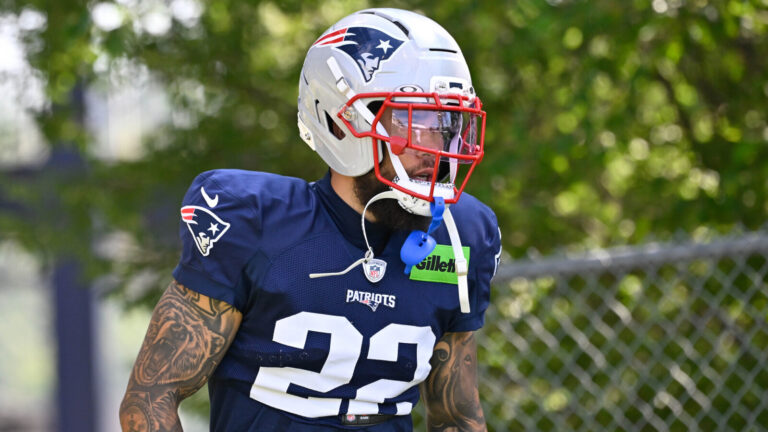 Eagles reuniting with veteran safety