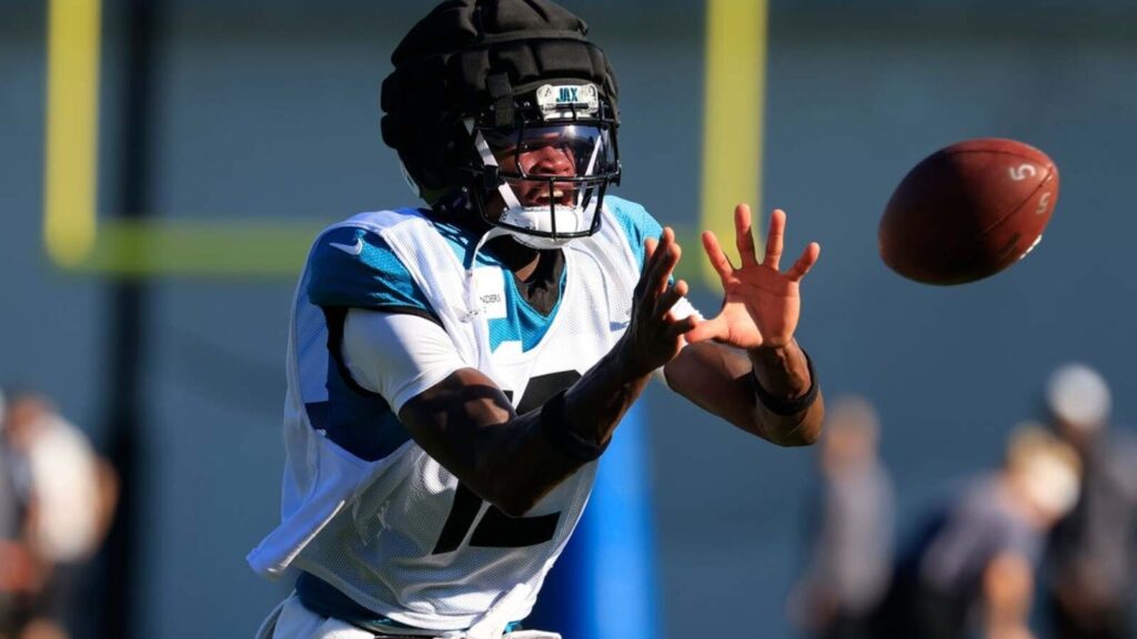 Jags to use Travis Hunter at WR and CB, play starters vs. Steelers