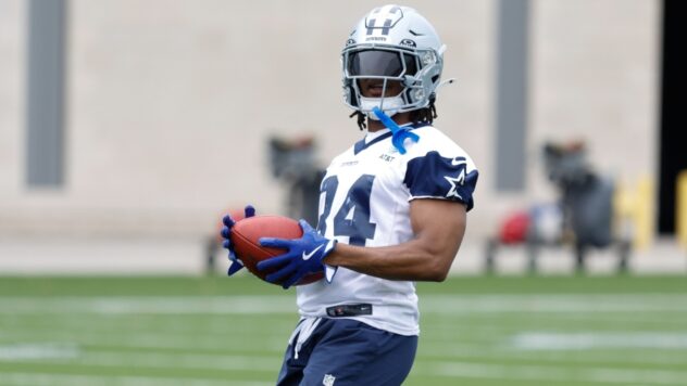 Jaydon Blue injury update: Dallas Cowboys RB leaves practice after entering medical tent