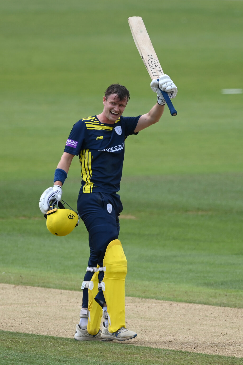 Nick Gubbins century condemns defending champions Glamorgan to opening defeat