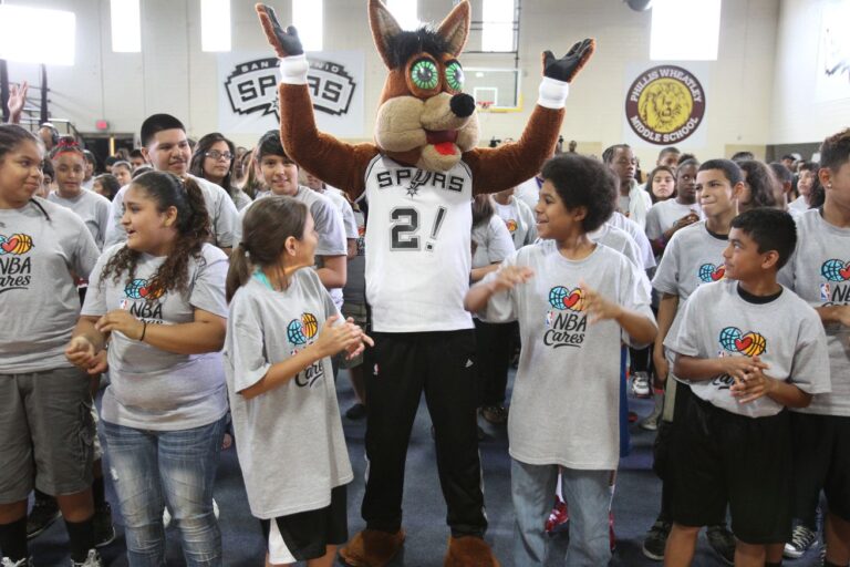 Open Thread: Spurs to host free Back To School Bash