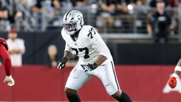 Raiders make change with offensive line depth
